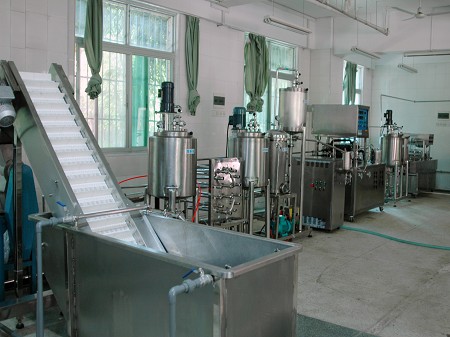 概述乳品皮帶輸送機配件護(hù)欄夾的結(jié)構(gòu)和材質(zhì)