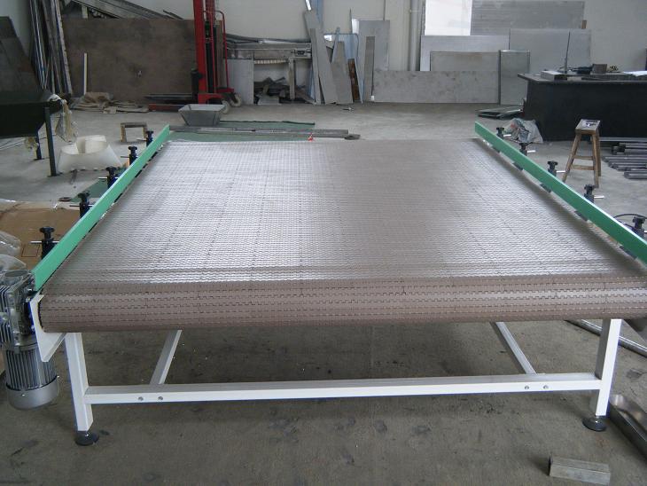 網(wǎng)帶輸送設備進瓶螺桿在作業(yè)中的特征