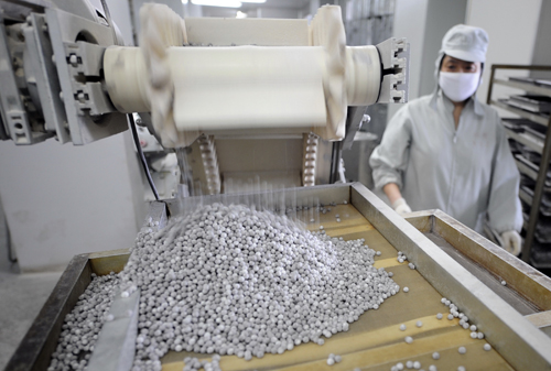 醫(yī)藥皮帶輸送設(shè)備直導(dǎo)軌的配套裝置設(shè)計